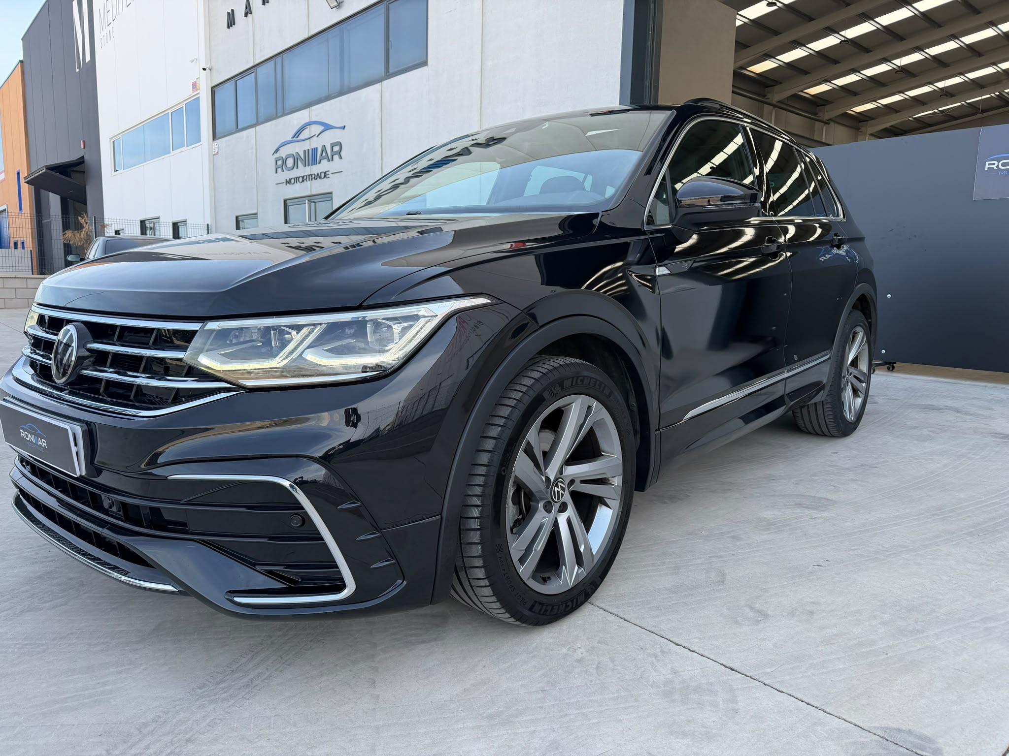 Volkswagen Tiguan R-Line 2.0 TDI 150 CV DSG. TECHO PANORAMICO.